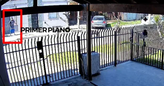 Le robaron el auto y lo dejaron en calzoncillos