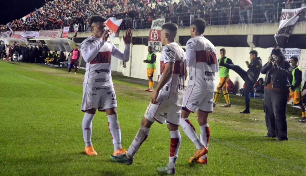 Morón goleó a Mitre