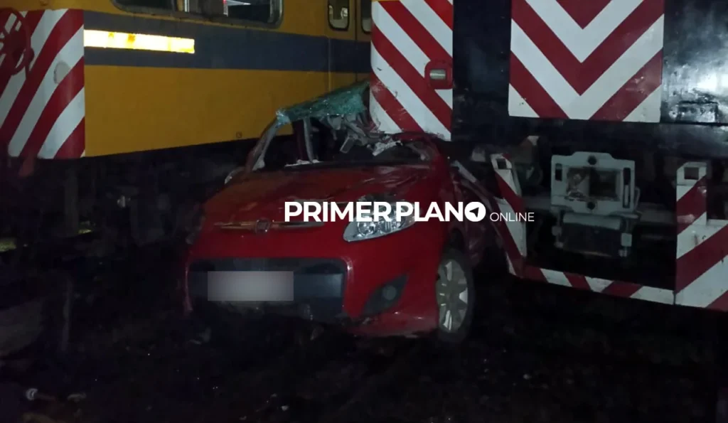 El tren Urquiza embistió auto en Hurlingham