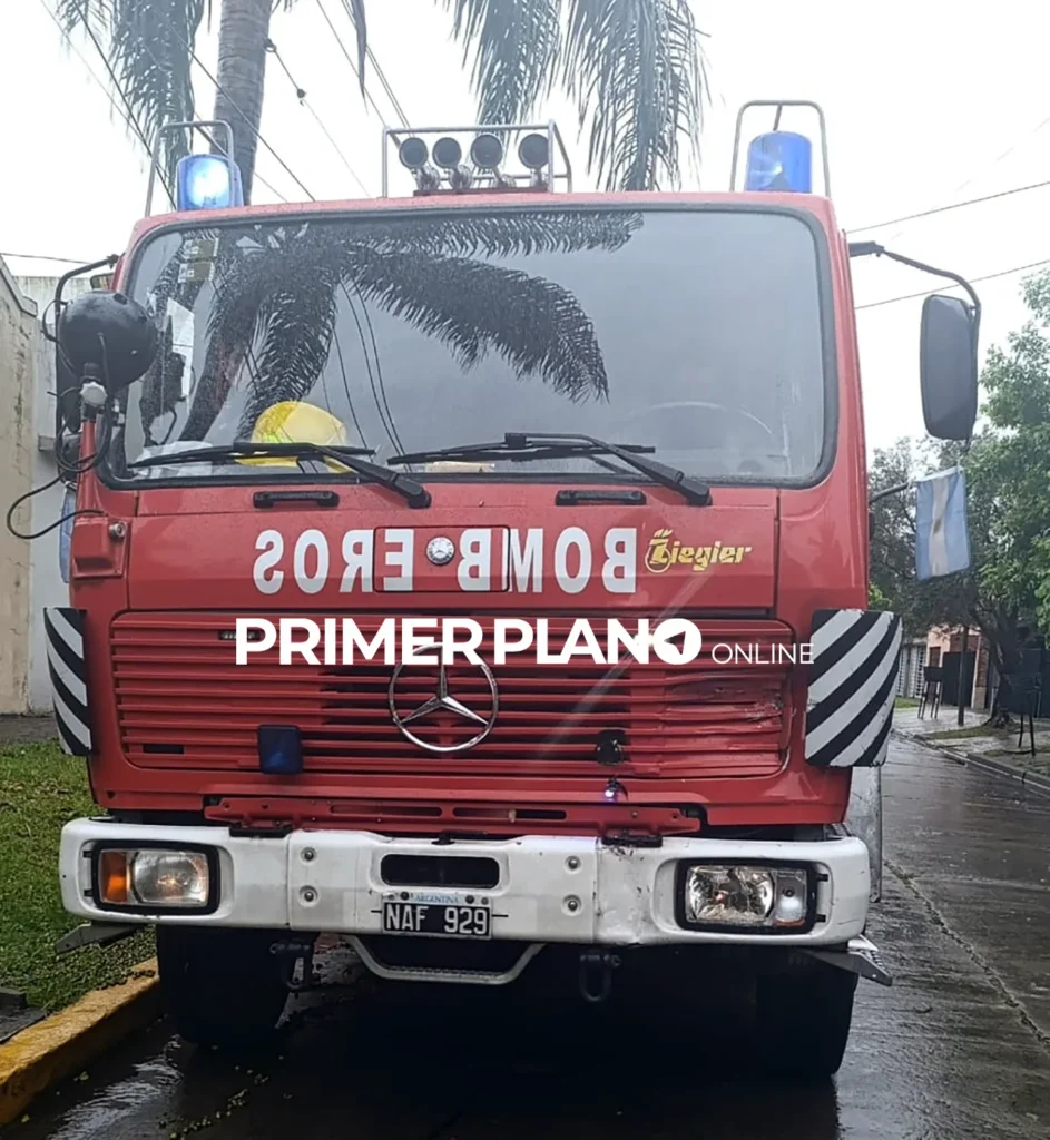 Choque entre autobomba y colectivo en Ituzaingó