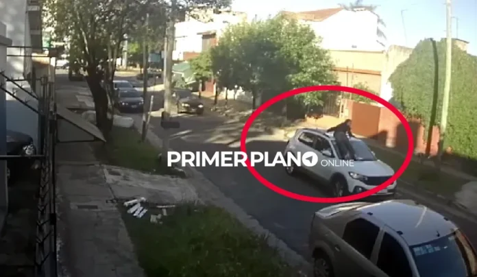 Llevado en el capot por Hurlingham