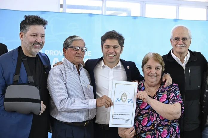 Entrega de escrituras en Merlo
