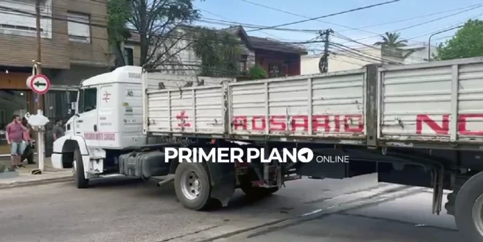 Camión atascado en Castelar