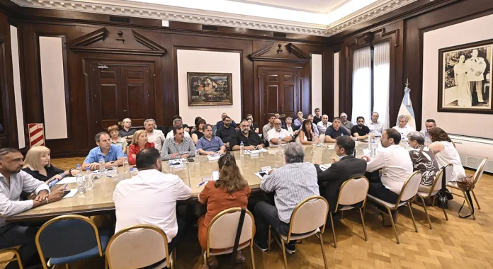 Kicillof reunió a gremios estatales