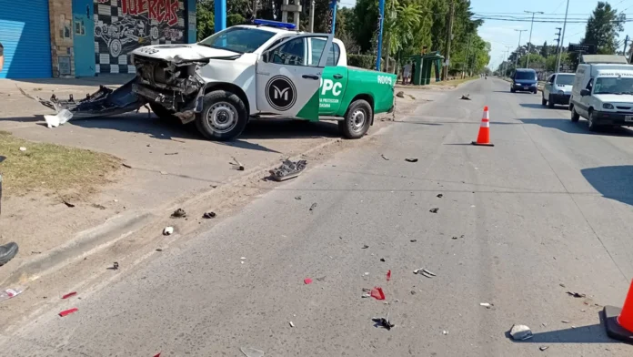 Choque entre móvil de seguridad y colectivo