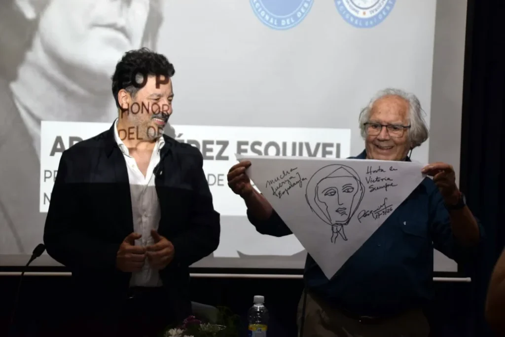 Reconocimiento a Adolfo Pérez Esquivel en la UNO