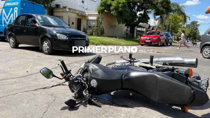 Choque moto y Corsa en Ituzaingó