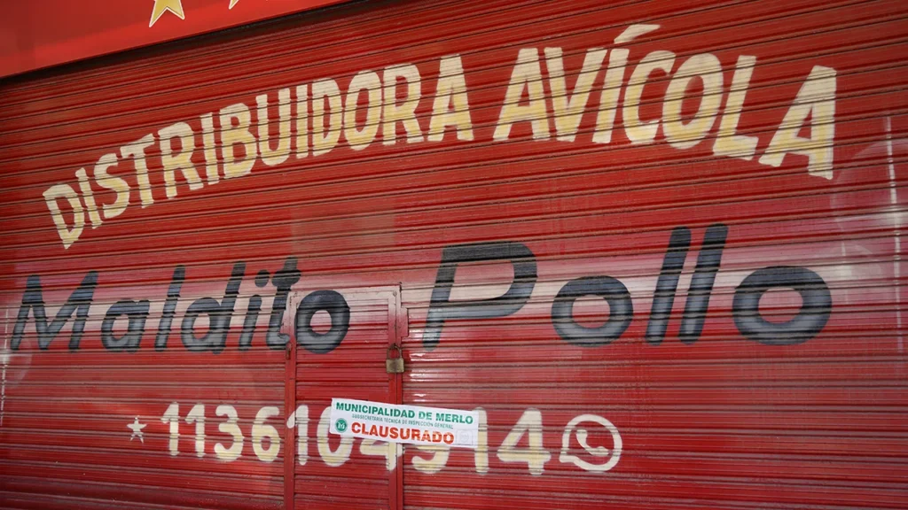 Avícola clausurada en Merlo