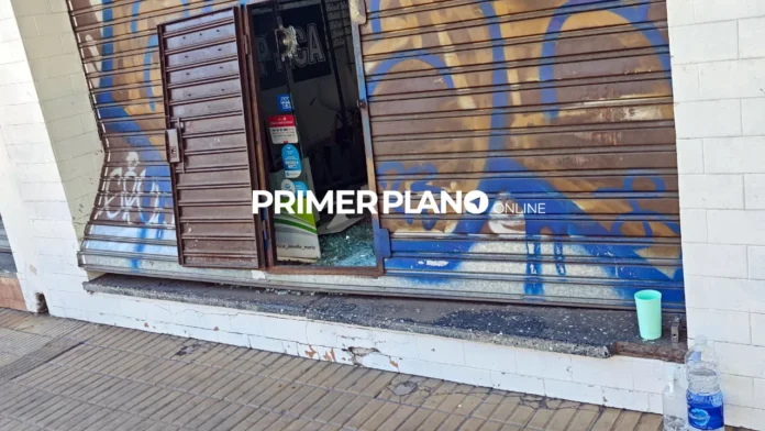 Violento robo en óptica de Merlo