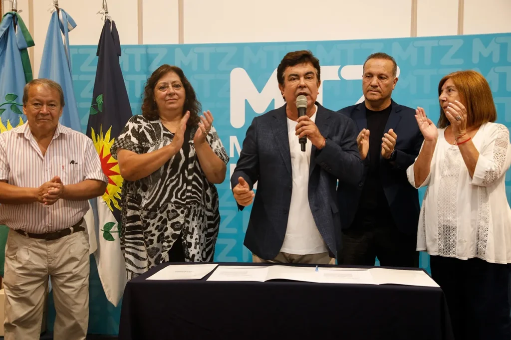 Héctor Toty Flores en el gabinete de Espinoza