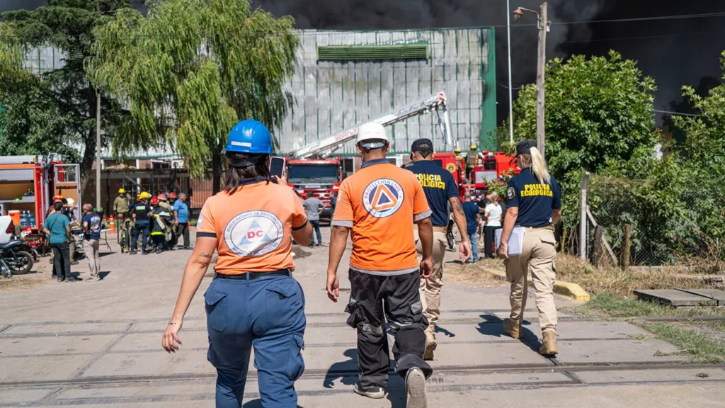 Incendio en fábrica de pinturas de Moreno