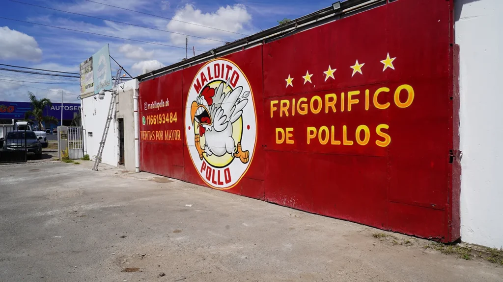 Avícola clausurada en Merlo