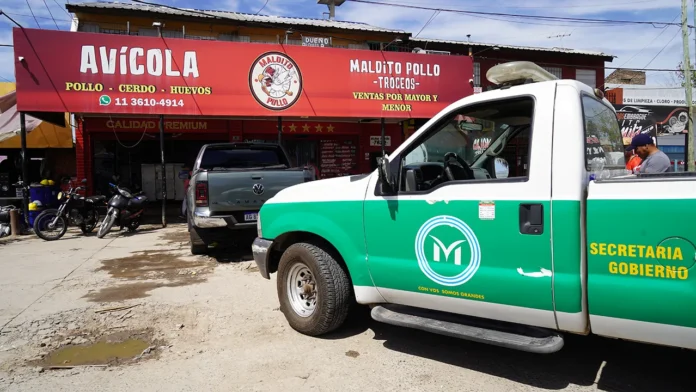 Avícola clausurada en Merlo