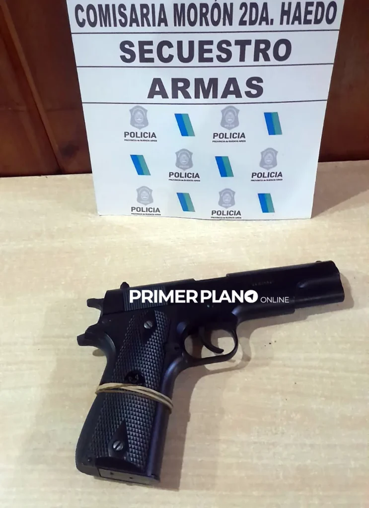 Dos detenidos con armas de réplica