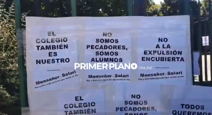 Protesta en el colegio Monseñor Solari