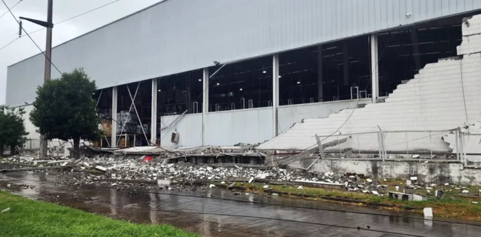 Se cayó un paredón en Vital