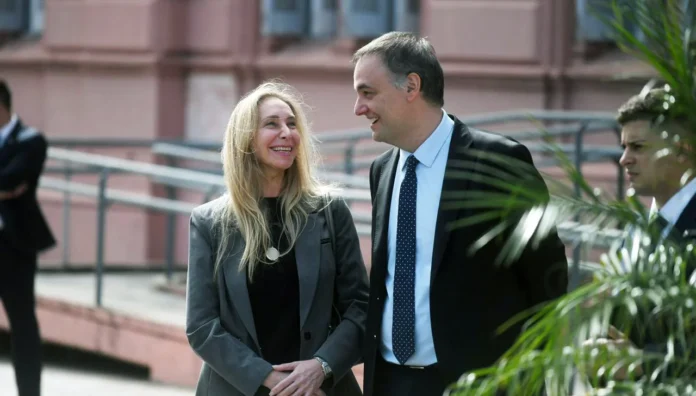 Nicolás Márquez contra Adorni