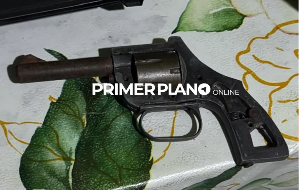 Allanamientos en Ituzaingó por amenazas en escuelas