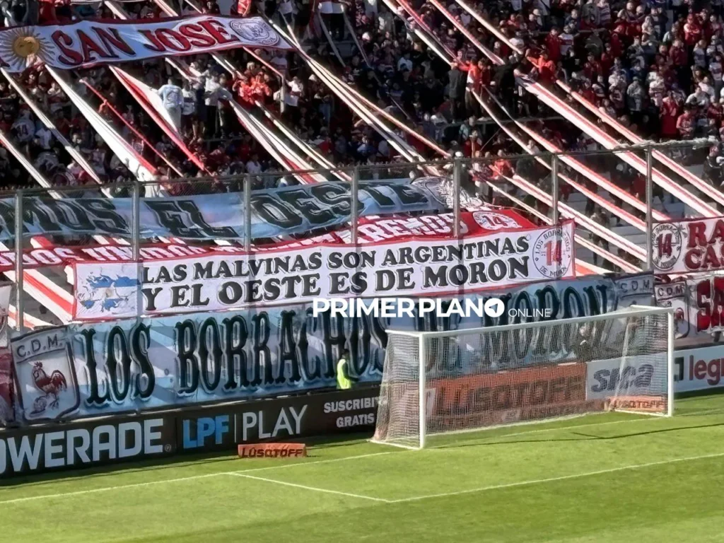 Homenaje a los héroes de Malvinas en el Urbano