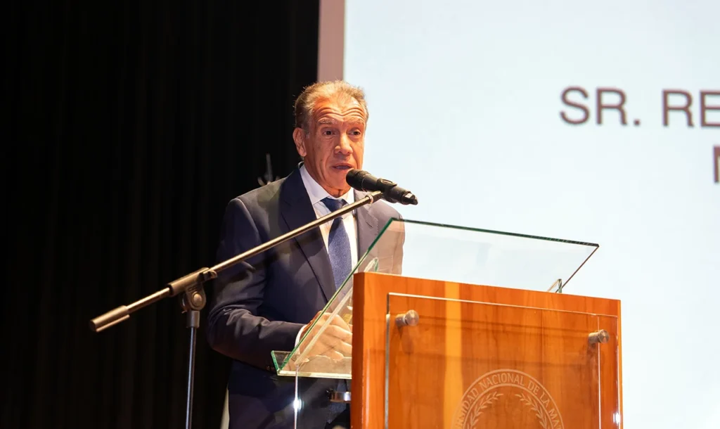 Distinción a Daniel Hadad en la UNLaM