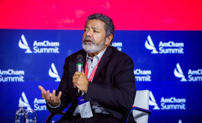 Críticas de Gerardo Martínez a Adorni