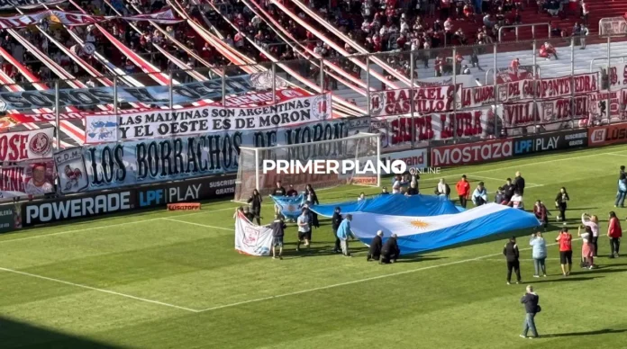 Homenaje a los héroes de Malvinas en el Urbano