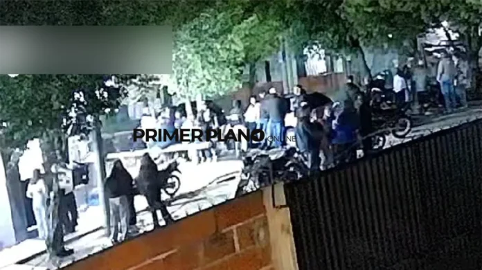 Bronca vecinal contra un comercio en Merlo