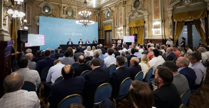 Kicillof se apoya en intendentes