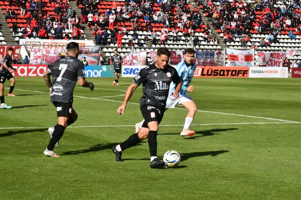 Morón le ganó a Racing de Córdoba