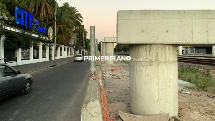 Puente vehicular en Villa Sarmiento