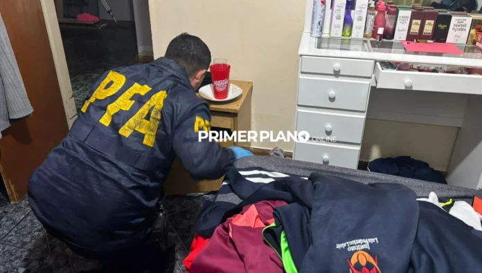 Funcionaria de Morón allanada por venta de drogas