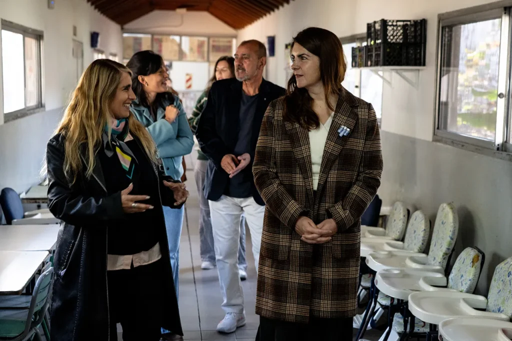 Recorrida de Mariel Fernández por Tres de Febrero