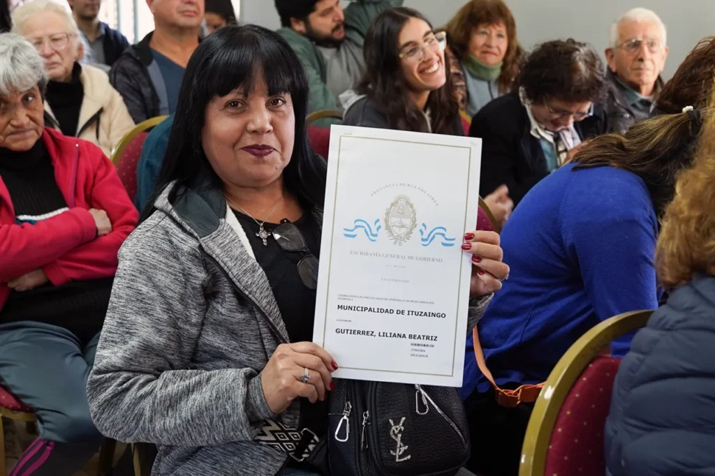 Entrega de escrituras en Ituzaingó