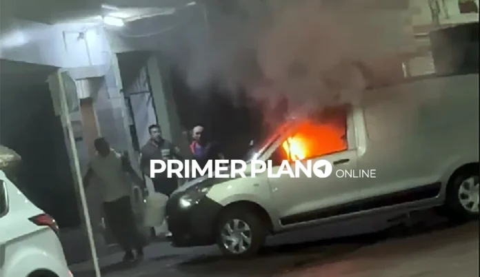 Incendio en camioneta de carnicería de Castelar