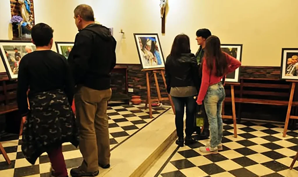 Muestra sobre el papa Francisco en Ituzaingó 