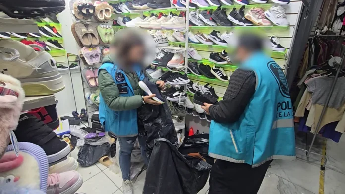 Secuestros de zapatillas y termos en Flores