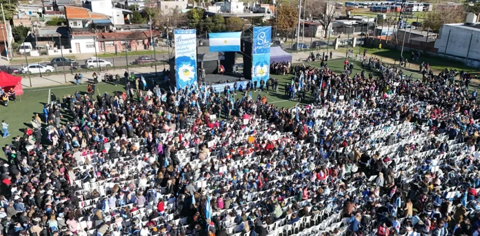 Promesa de lealtad a la bandera en Merlo 2026