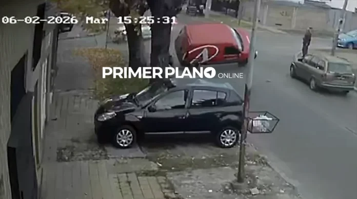 Choque y vuelco en Castelar norte