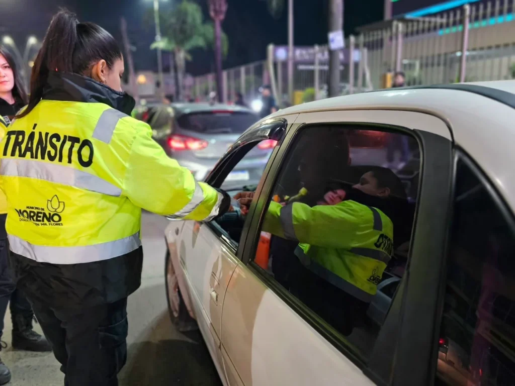 Entrega de cascos y bicicletas en Moreno
