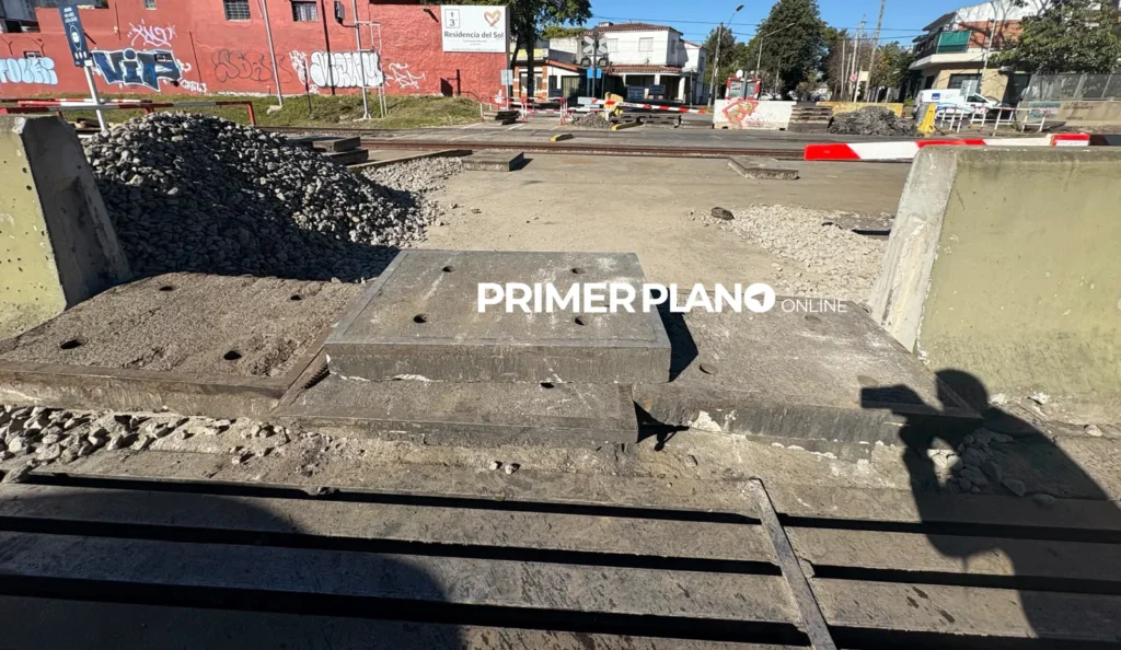 Cruce a nivel de la calle Zapiola, en Castelar