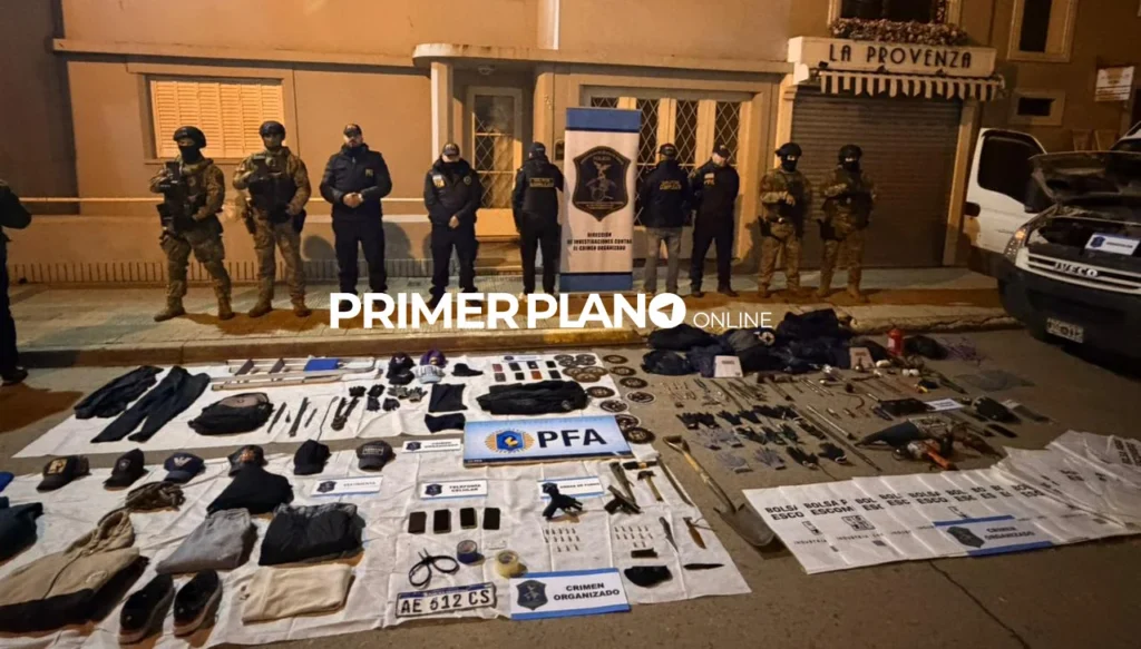 12 detenidos por banda de boqueteros