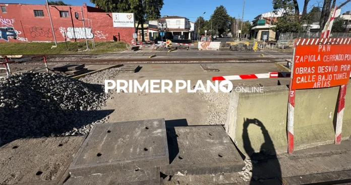 Cruce a nivel de la calle Zapiola, en Castelar