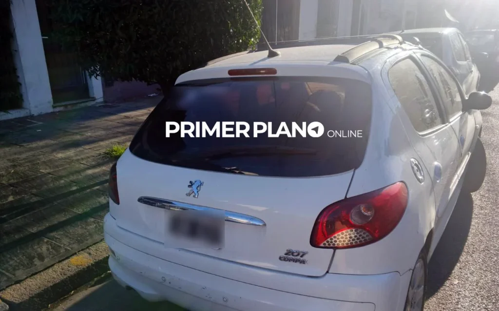 Robo de techo de auto en Ituzaingó