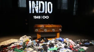 Fin del velatorio del Indio Solari