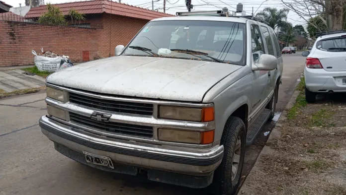 Camioneta robada a empuje en Castelar