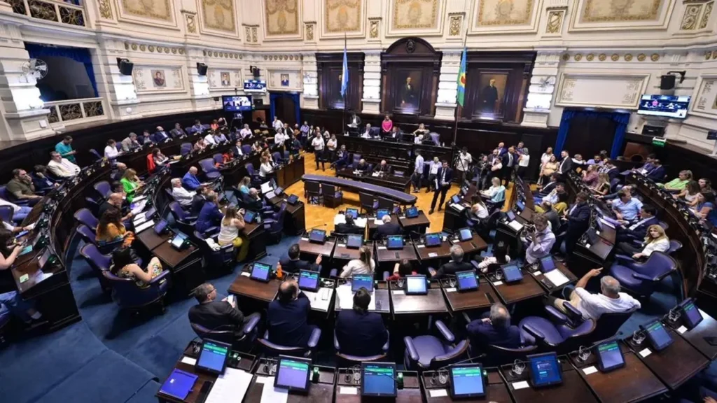Quieren cobrar a extranjeros por salud y educación