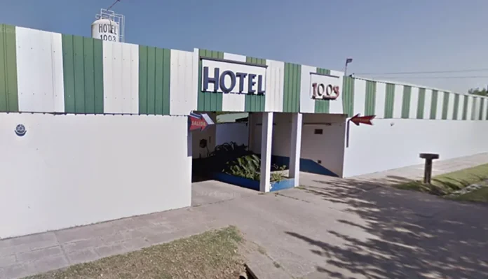 Robaron un auto y se fueron a un hotel alojamiento