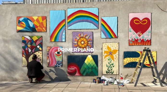 Restauran mural homenaje a Mara y Melu