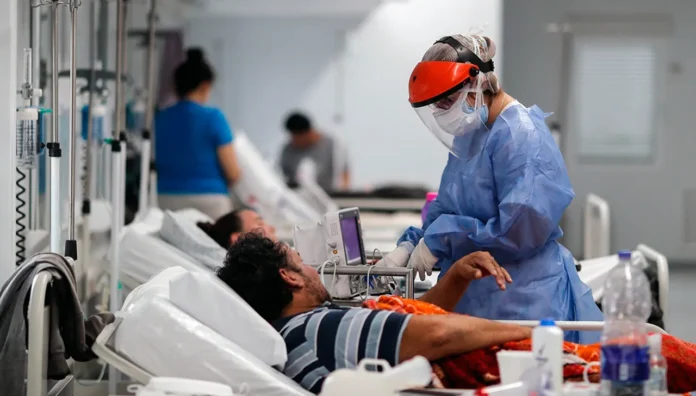 Quieren cobrar a extranjeros por salud y educación