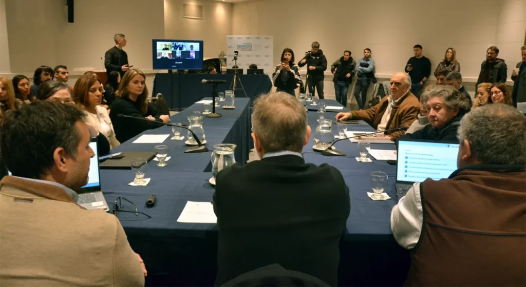 Valenzuela debate sobre municipalismo